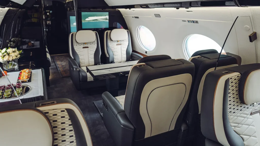 Bentley in the Air ดีไซน์หรูไร้ขอบเขต ประสบการณ์สุดพิเศษเหนือเส้นขอบฟ้า 2 1676974301417
