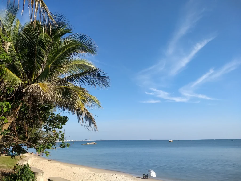 ดื่มด่ำวันฝนพรำ ริมหาดสวยน่าเที่ยวใกล้กรุงเทพฯ 6 1699445289916