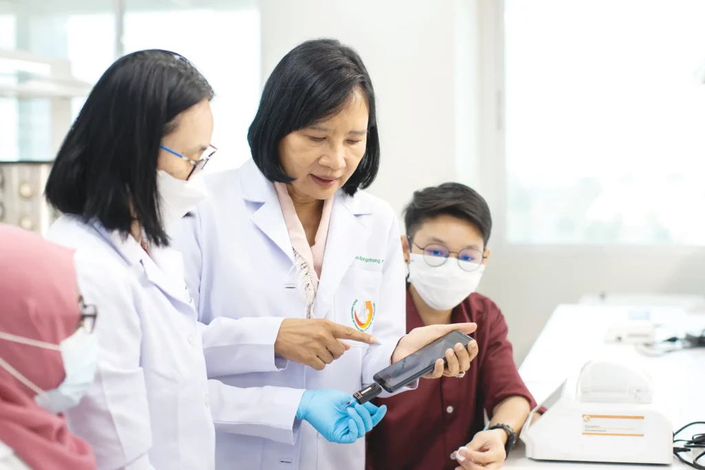 ‘MyA1c’ เซนเซอร์อัจฉริยะ ตรวจน้ำตาลสะสมในเลือด (ฮีโมโกลบินเอวันซี) ความแม่นยำสูง เอื้อประโยชน์ผู้ป่วยเบาหวาน 2 2 compress 92