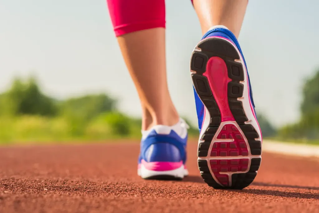 “Power Walking” แค่เดินเร็ว แกว่งแขน ก็เพิ่มออกซิเจน พร้อมเบิร์นแคลอรีได้ 3 3 4
