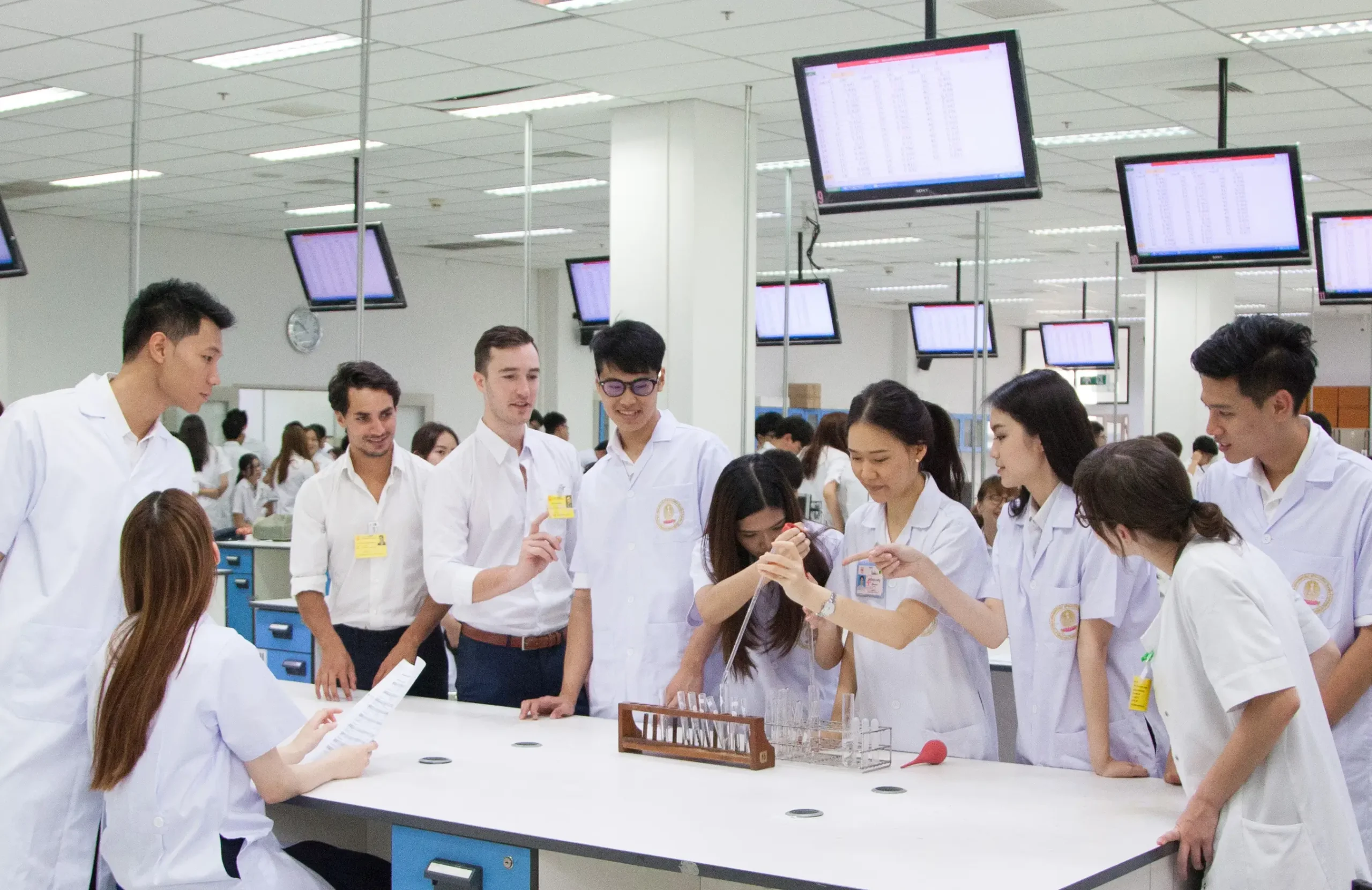 ศ.นพ.สุทธิพงศ์ วัชรสินธุ ผู้บุกเบิก School of Global Health กับพันธกิจสร้างความมั่นคงทางสุขภาพโลก 3 3 scaled