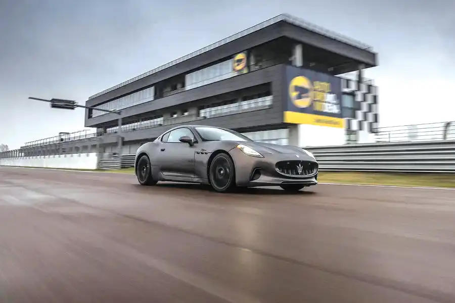 “Maserati Granturismo Folgore” เปิดหน้าประวัติศาสตร์ใหม่ ซูเปอร์คาร์ขับเคลื่อนไฟฟ้า 100% คันแรก 4 4 compress 36