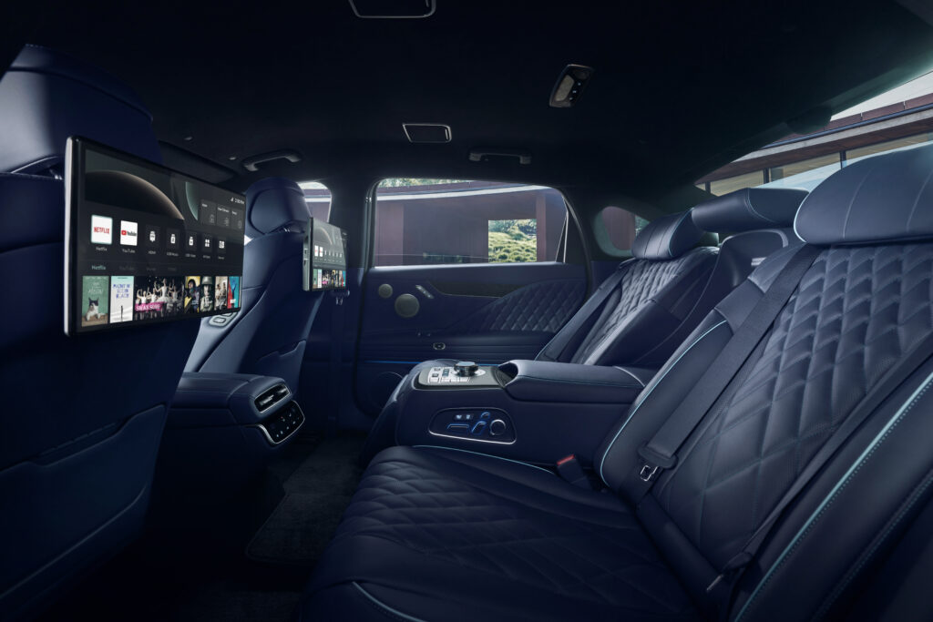 GENESIS Electrified G80 จากค่ายฮุนได ยกระดับมาตรฐานใหม่แห่งยนตรกรรมซีดานไฟฟ้าสุดหรู 4 RG3 EV FL GLOBAL KV Prussian Blue Mono Forged Wood Black ENG 9